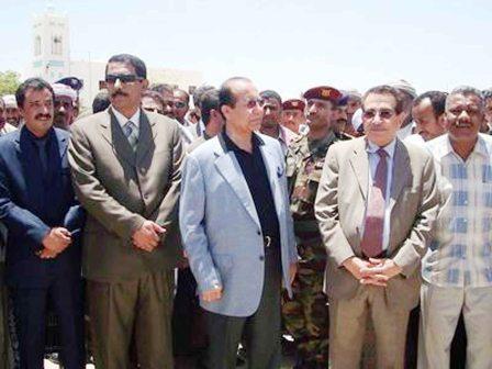 باجمال والمفلحي لدى زيارتهما التفقدية لمدينة تريم أمس